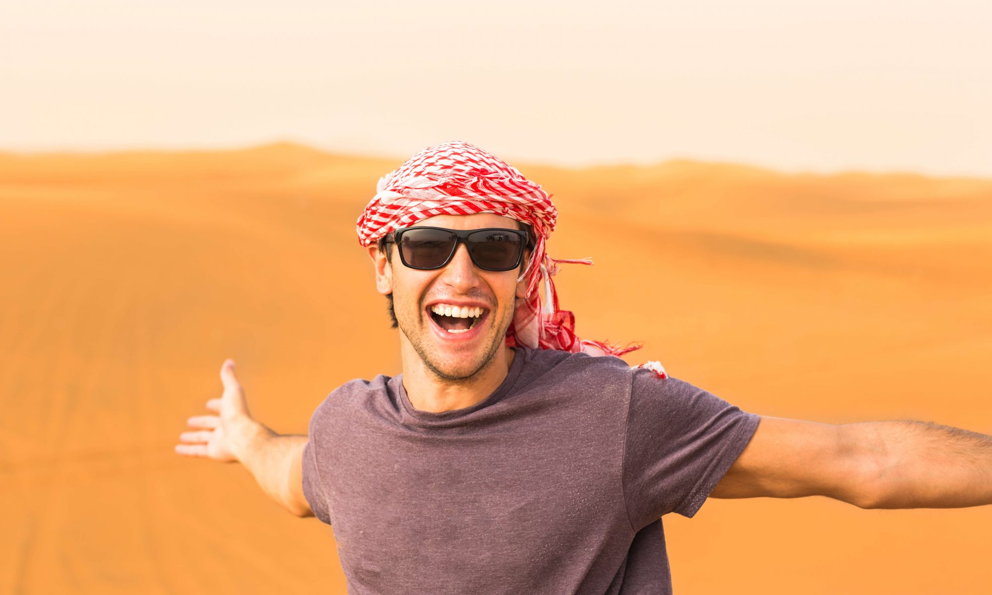 שיחון עברי ערבי המאפשר ללמוד משפטים של השפה ולדבר עם אנשי דוברי השפה הערבית